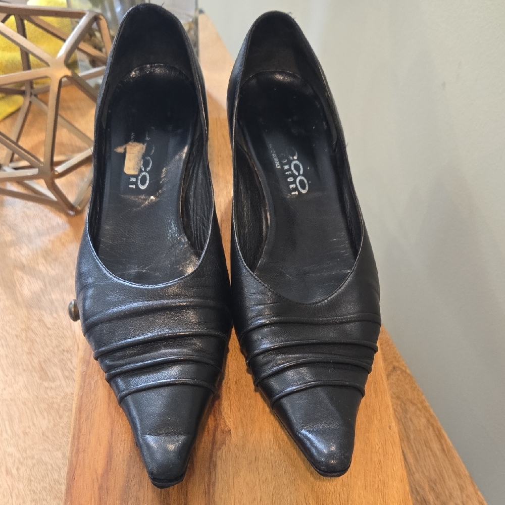 Sacco's Black Women's Comfort Kitten  Heel Shoes 8.5